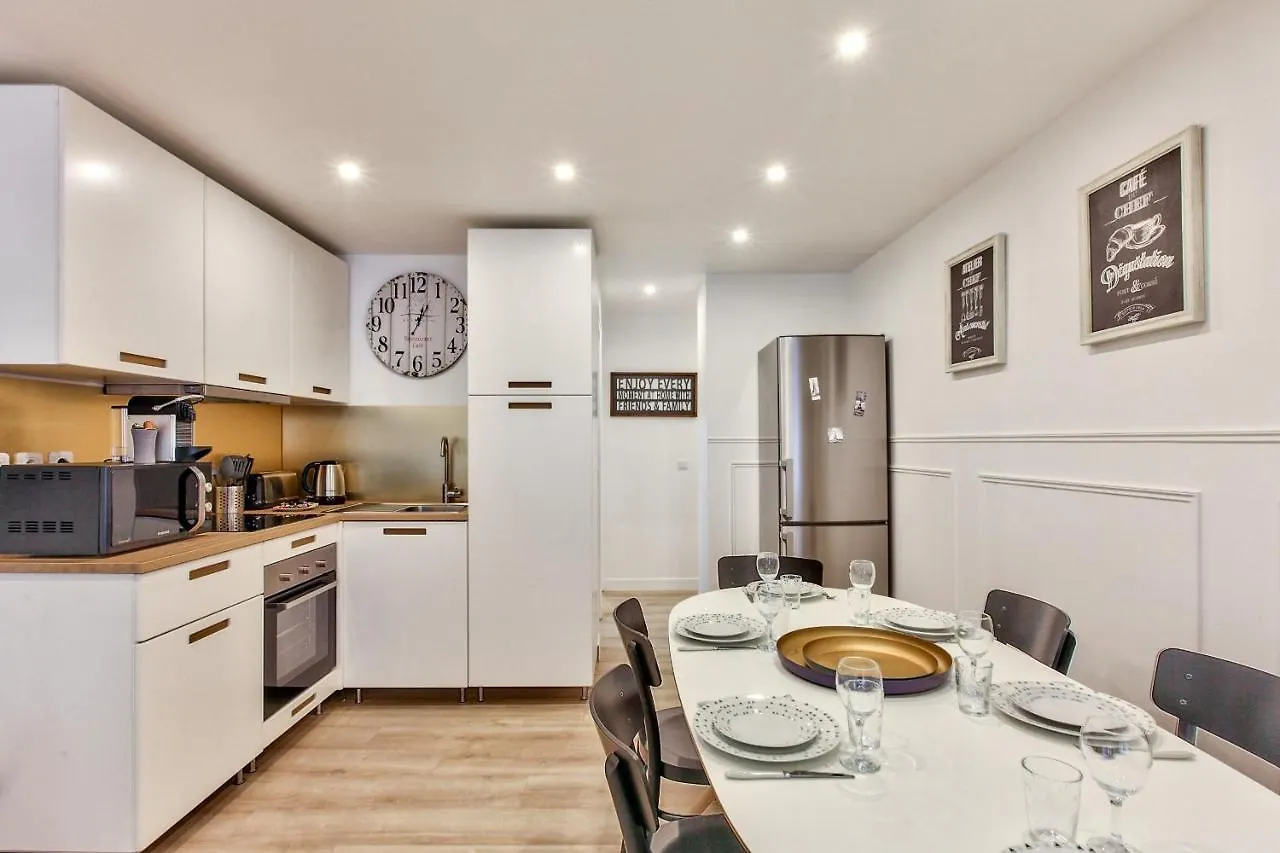 דירות פריז 14 Luxury Flat Eiffel Design 1